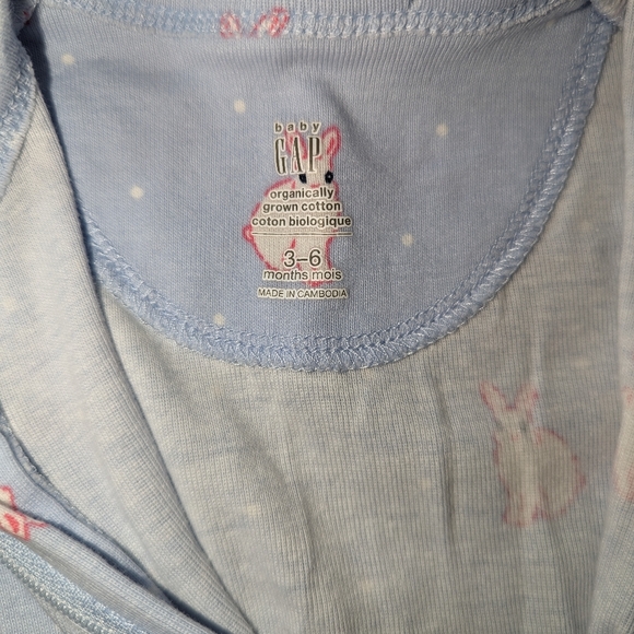 Gap Baby girl sleeper. - Picture 3 of 3